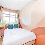 Designer & Air-Conditioned Apartment 2Br, Paris 17