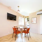 Designer & Air-Conditioned Apartment 2Br, Paris 17