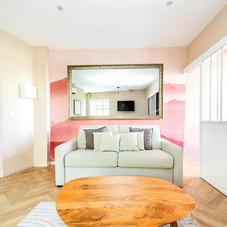 Apartment Designer & Air-conditioned 2br, 17 Paris