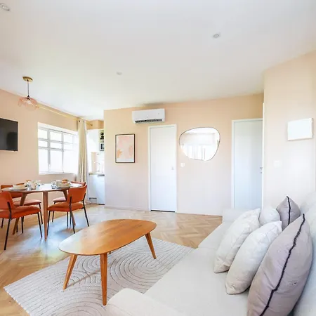 Apartment Designer & Air-conditioned 2br, 17