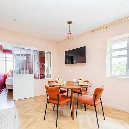 Apartment Designer & Air-conditioned 2br, 17