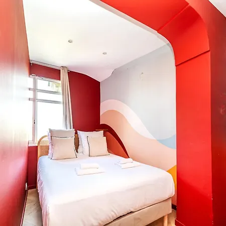 Apartment Designer & Air-conditioned 2br, 17
