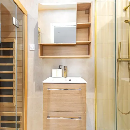 Apartment Designer & Air-conditioned 2br, 17