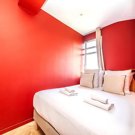 Designer & Air-conditioned 2br, 17 Apartment