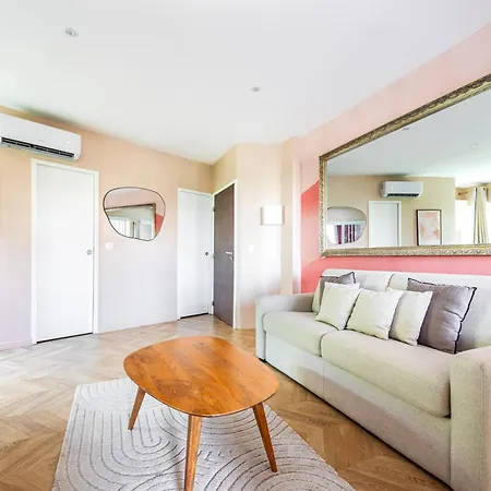 Apartment Designer & Air-conditioned 2br, 17 Paris