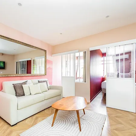 Apartment Designer & Air-conditioned 2br, 17 *