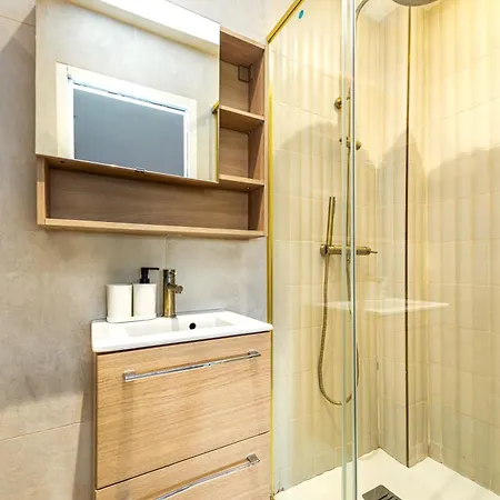 Designer & Air-conditioned 2br, 17 Apartment