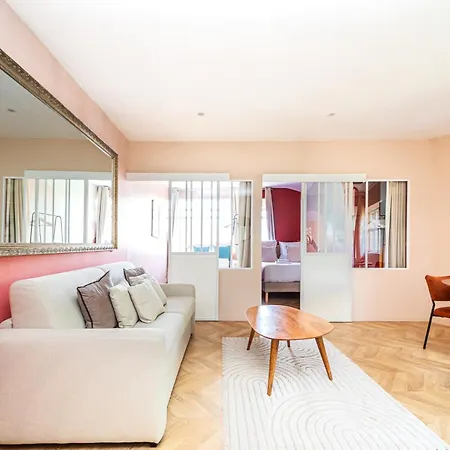 Designer & Air-conditioned 2br, 17 * Paris