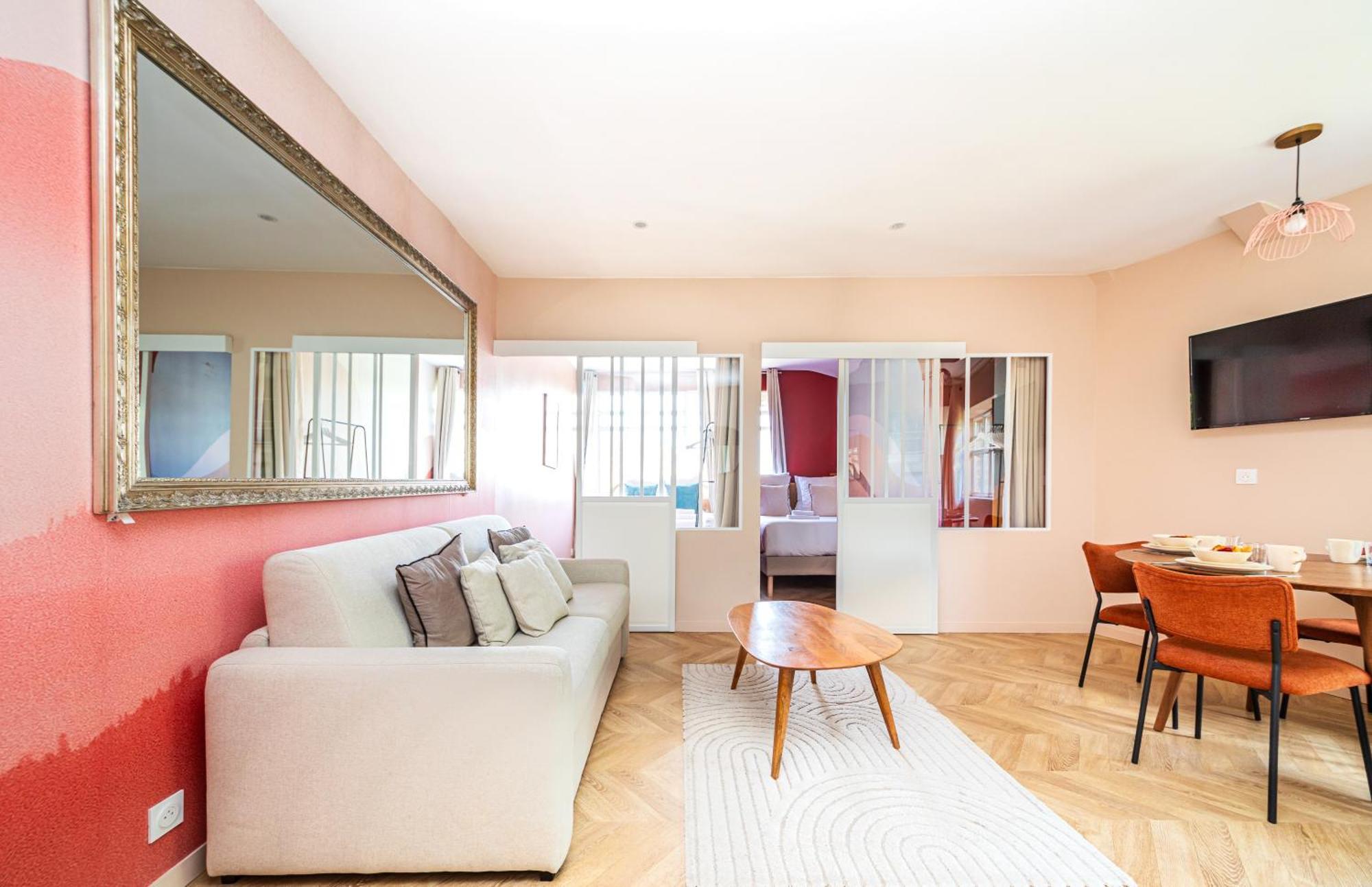 Designer & Air-conditioned 2br, 17 * Paris
